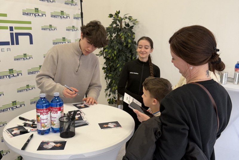 Podujatia / Autogramiáda + Zakorčuľuj si s olympionikom - Adam Hagara - foto