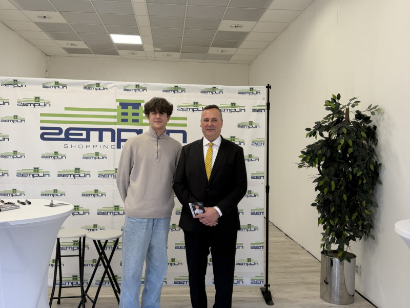 Autogramiáda + Zakorčuľuj si s olympionikom - Adam Hagara